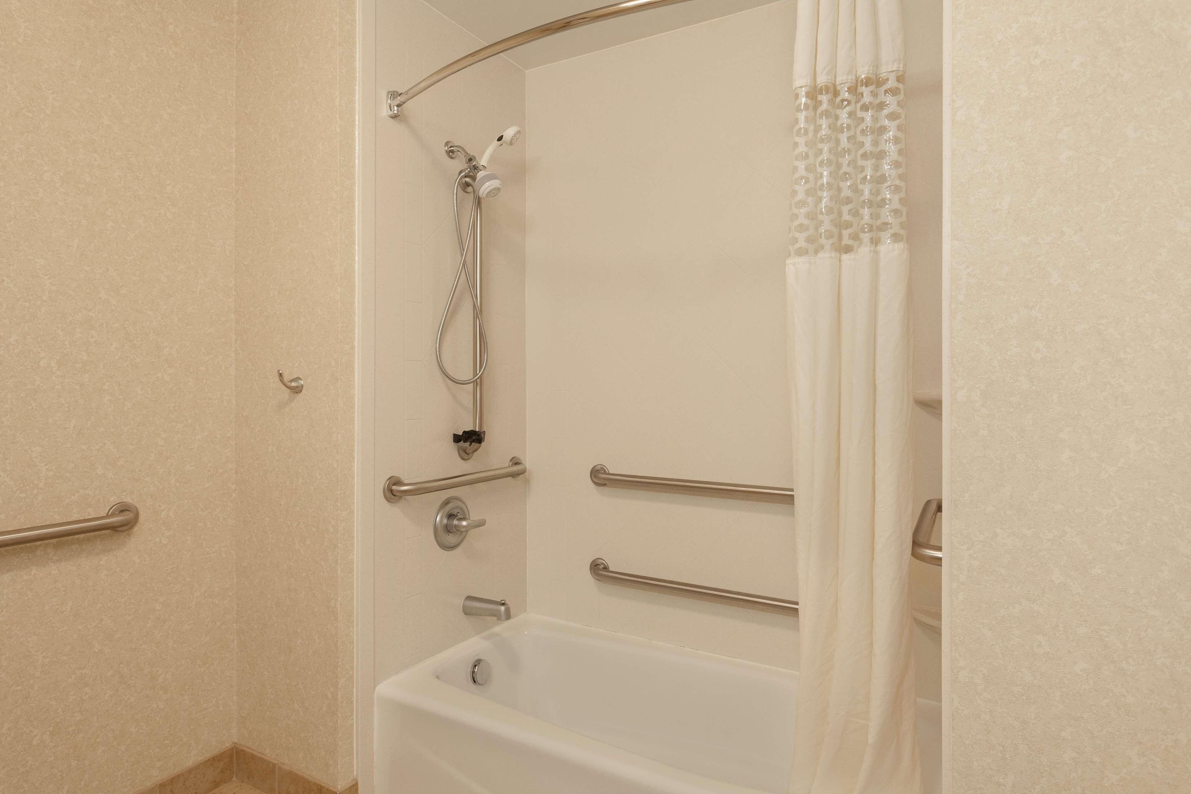 Clinton Township Hampton Inn Detroit Roseville מראה חיצוני תמונה