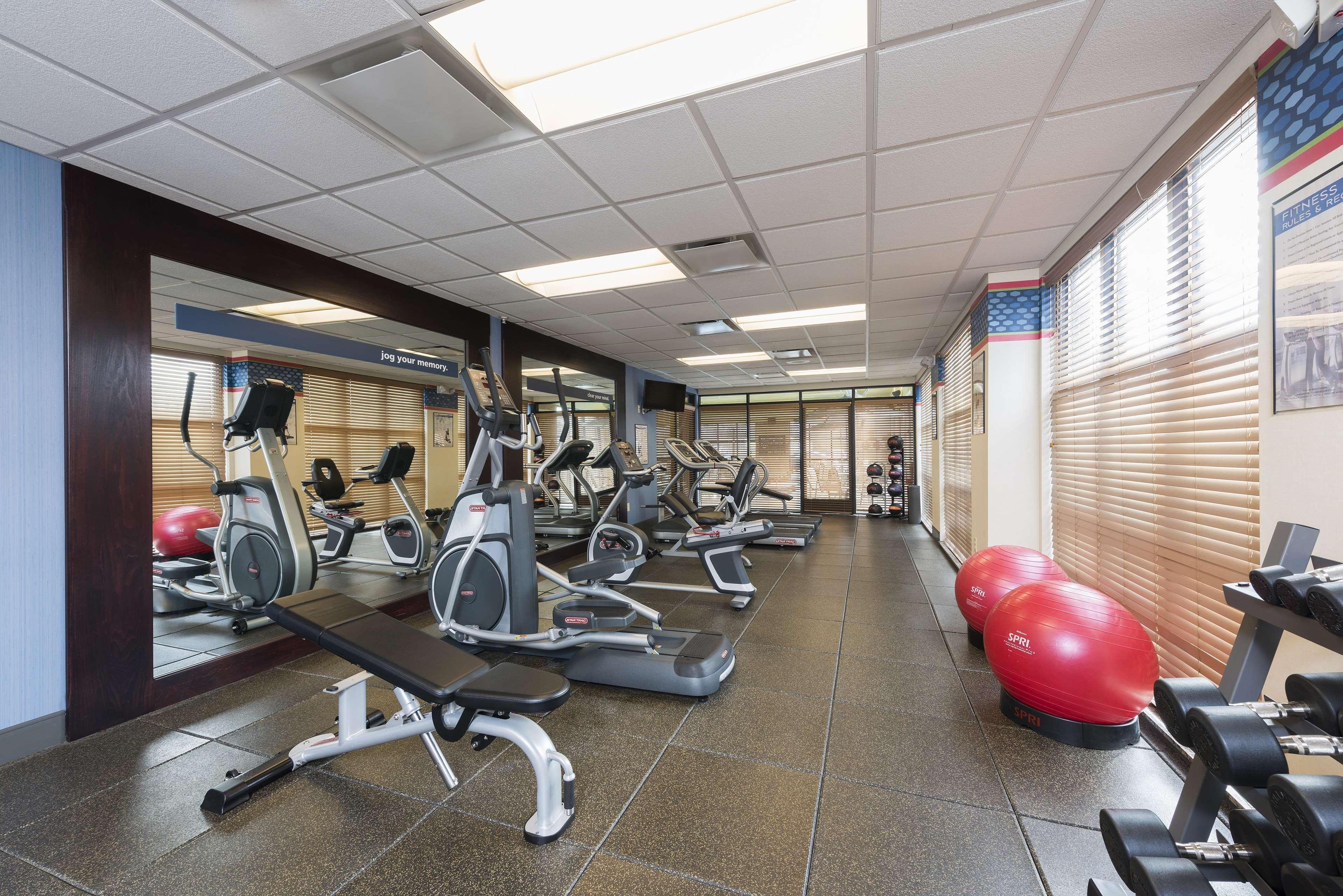 Clinton Township Hampton Inn Detroit Roseville מראה חיצוני תמונה