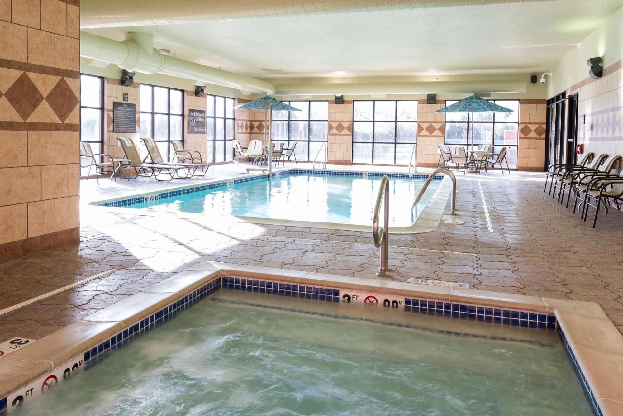 Clinton Township Hampton Inn Detroit Roseville מראה חיצוני תמונה
